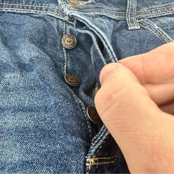 Hollister Curvy Ultra High-rise Mom Shorts- Size 9 - Picture 3 of 13